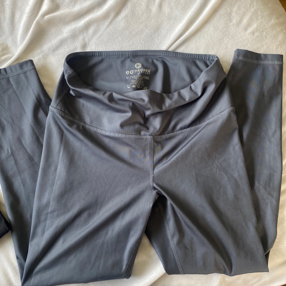 Like new leggings 7/8 metallic silver/gray